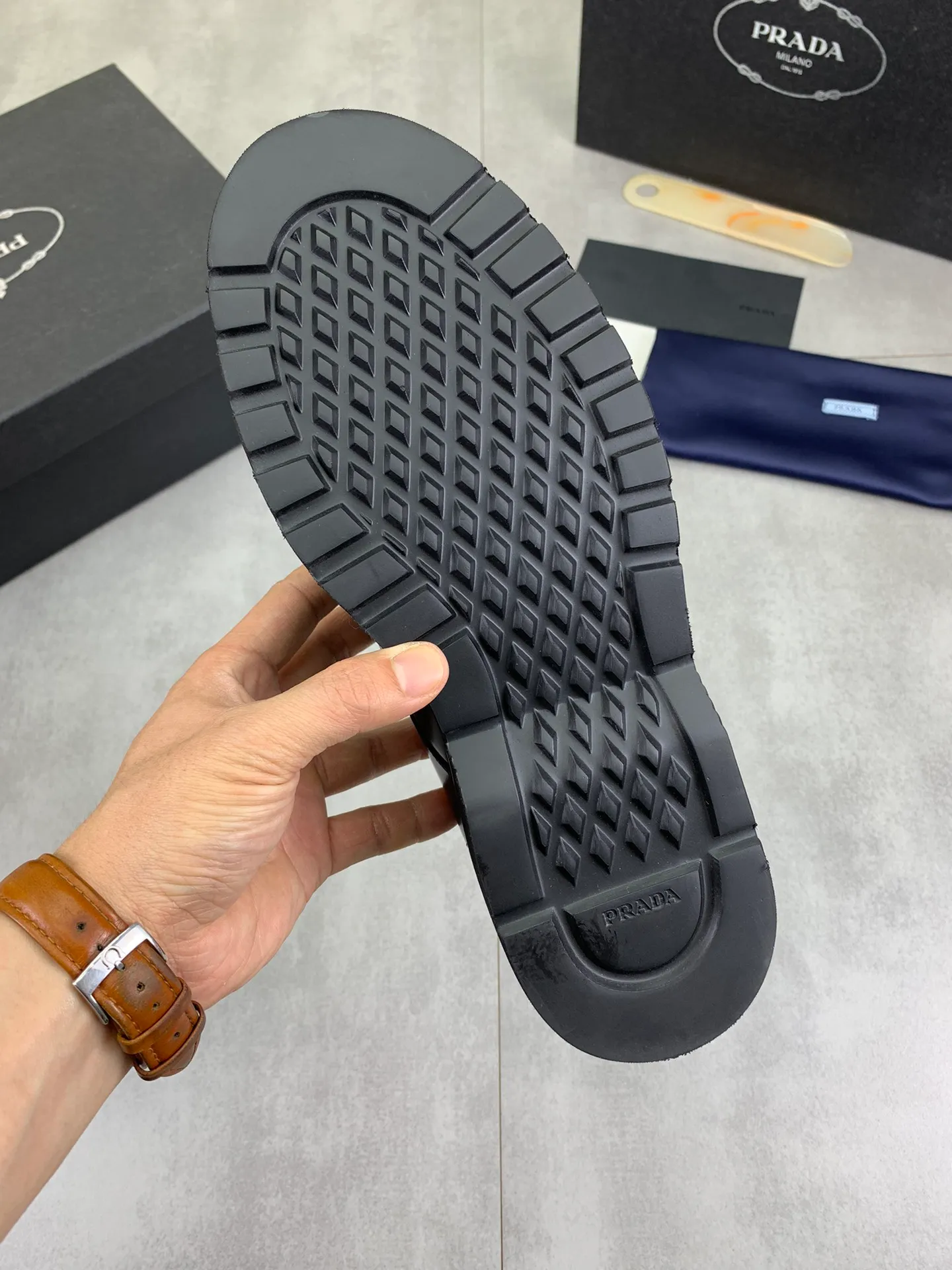 Factory price P880 💰Original quality, top version🔱 ＰＲＡＤＡ——Prada. Men's business casual leather shoes, top quality products. 1:1 shipment ⬆️Luxurious and noble👞All imported original color-rubbed open edge beads, just to create a more comfortable wearing body Tested, upper: original comfortable open-edge bead-rubbed calf leather ➕Top imported water-dyed full cow lining, original light and comfortable TPU foam combination bottom ✔️Code number: 39-44 (38.45 can be customized)